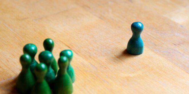 LA LUTTE CONTRE LES DISCRIMINATIONS PASSE PAR LA TRANSFORMATION DES INSTITUTIONS